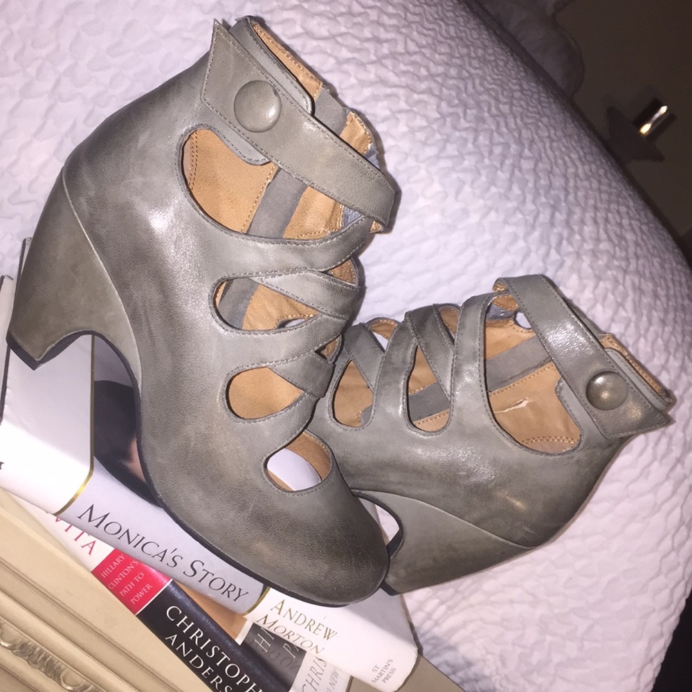 Women’s shoes/New/Miz Mooz/6.5/Sedona